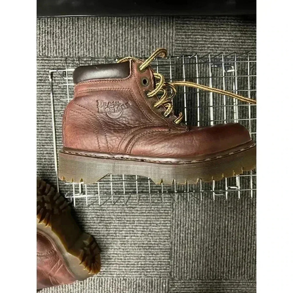 Dr. Martens Brown Leather Combat Boots made in England Size 6 woman’s 4 men’s - Picture 13 of 13